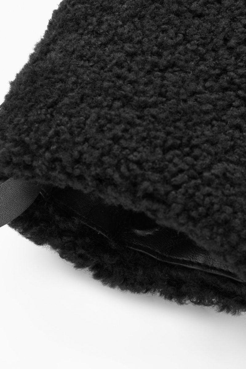 Black COS Crossbody Pouch - Shearling Bags & Wallets | 561307-JAH